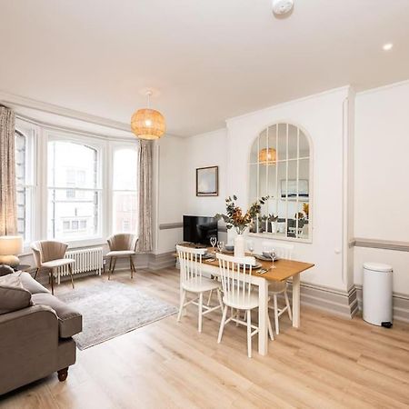 3 Castle Mews Διαμέρισμα Σαλισμπέρι Εξωτερικό φωτογραφία